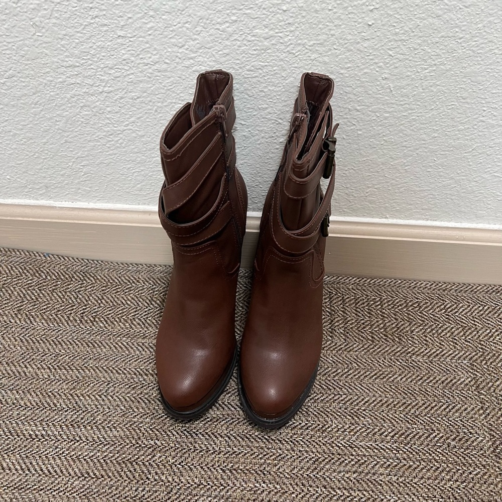 Madden Girl Size 6.5: Brown Mid Heeled Boots with Buckle Straps - Picture 2 of 6